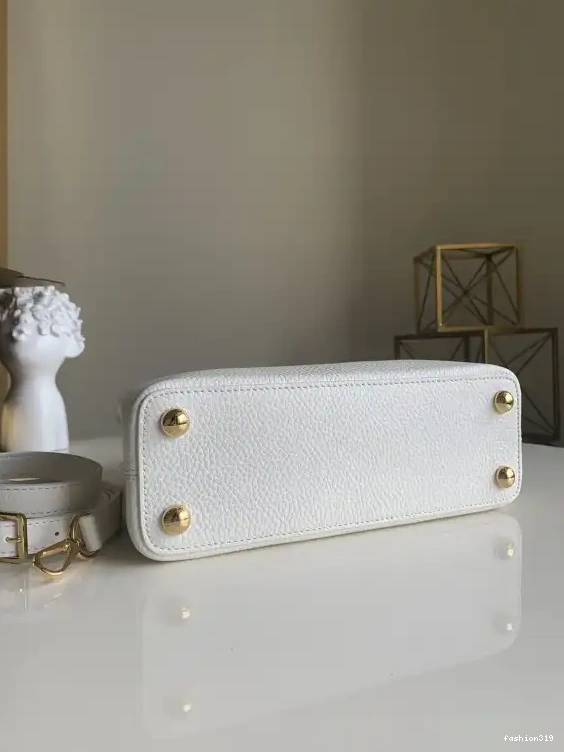 CAPUCINES BB VUITTON LOUIS 0406